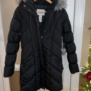 Long puffer cost with fur hood!